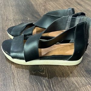 Size 7 platform sandal